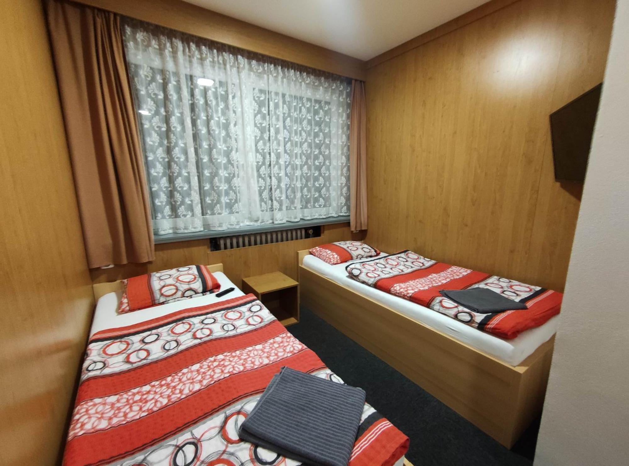 Hotel Zimni Stadion Сланы Номер фото