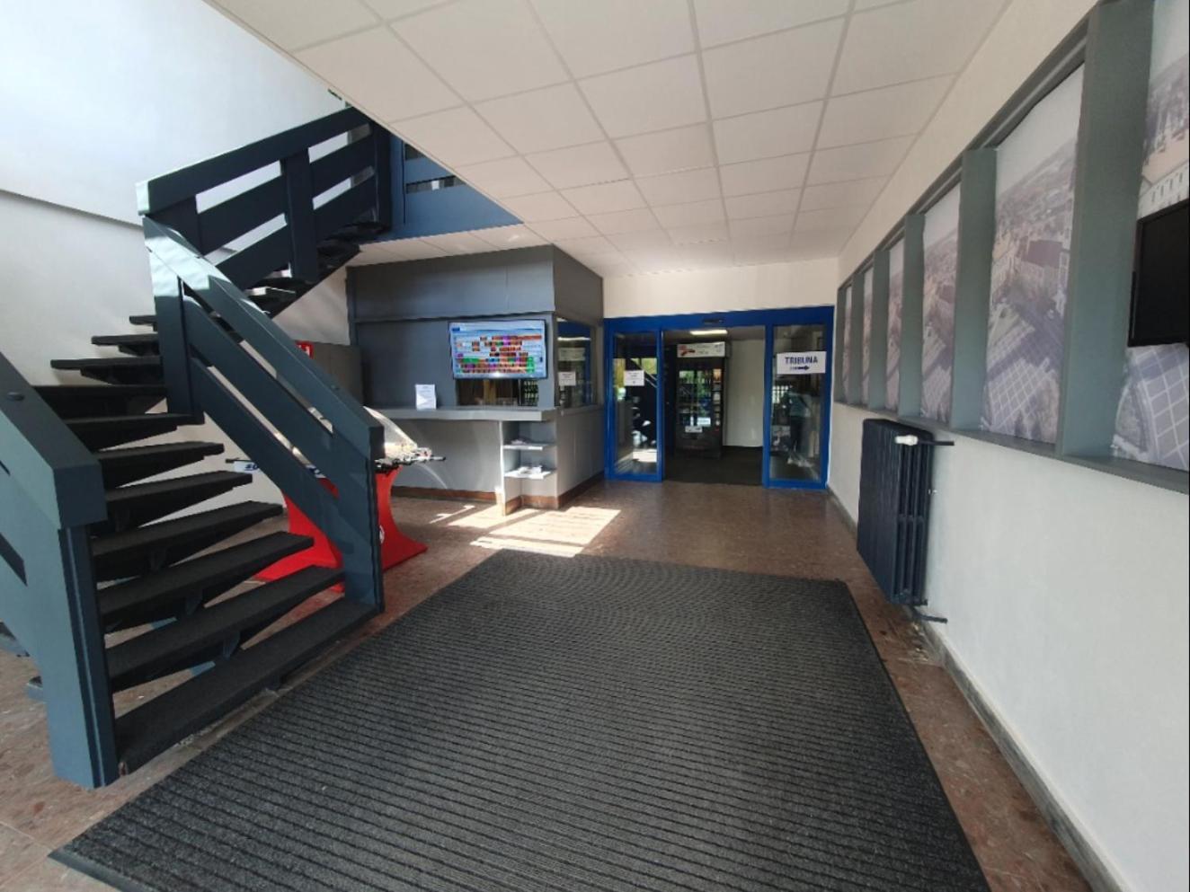 Hotel Zimni Stadion Сланы Экстерьер фото